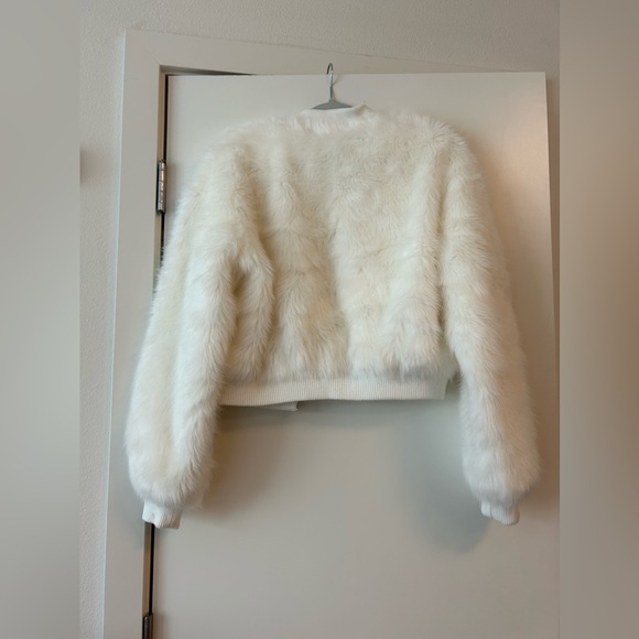 Brandy Melville white faux fur jacket - Picture 3 of 4